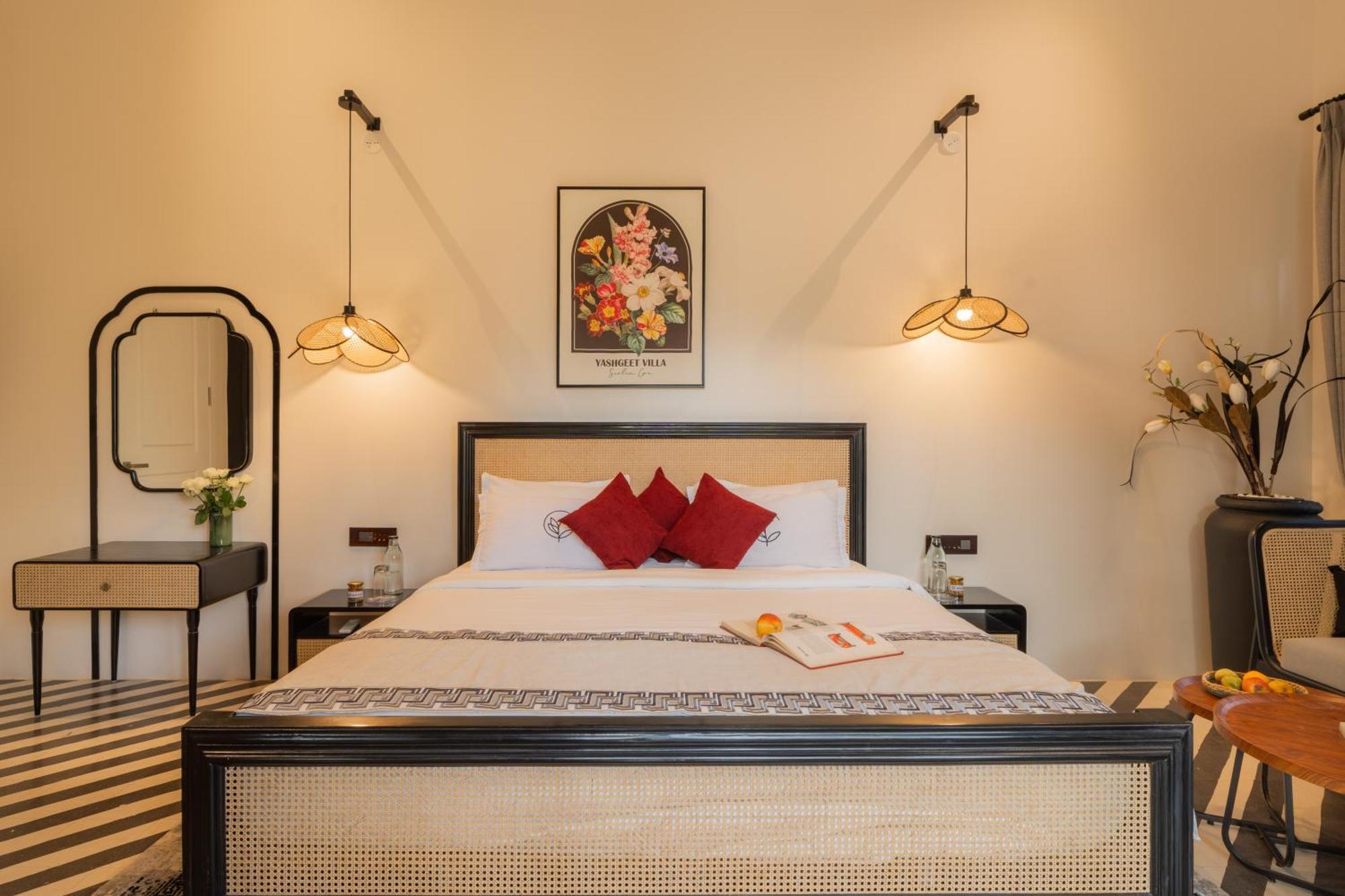 Elivaas 4 Bhk Villa With Pvt Pool & Jacuzzi-Yashgeet Siolim Eksteriør billede